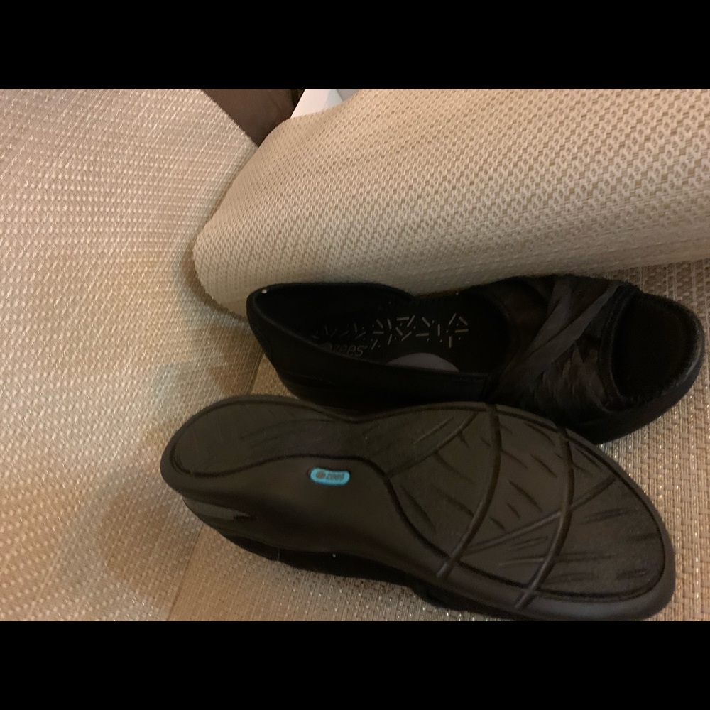 Ladies slip on shoe casual - Picture 2 of 4